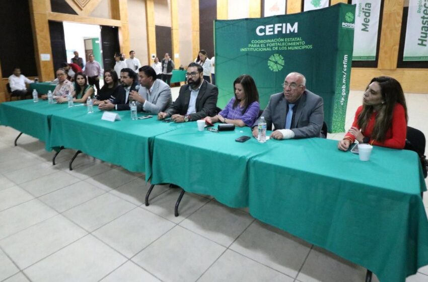  El Estado capacita a funcionarios municipales para mejorar la atención a las familias potosinas