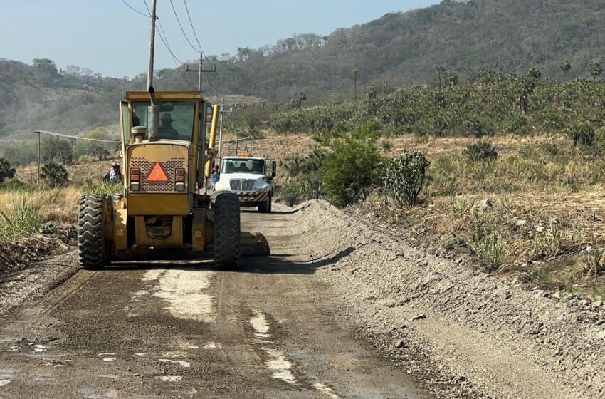  Progreso en la reconstrucción del camino Los Cuates-Tambaca en Tamasopo