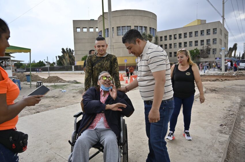  Gobernador Ricardo Gallardo supervisa mejoras en accesos a clínica 50 del IMSS