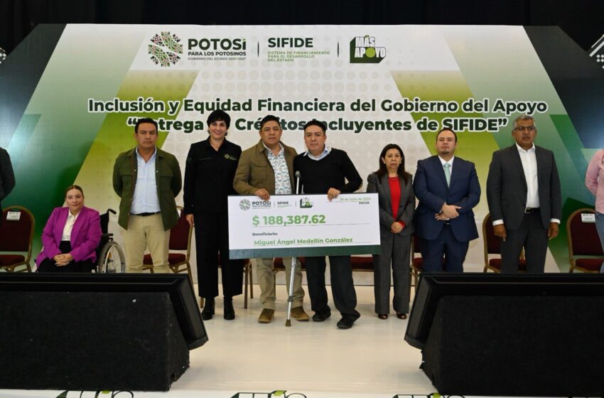  Gobernador Ricardo Gallardo entrega financiamientos para fomentar el desarrollo económico en San Luis Potosí