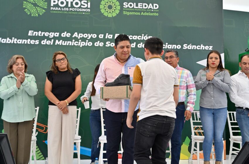  Inicia Ricardo Gallardo entrega de paquetes escolares en beneficio de familias potosinas