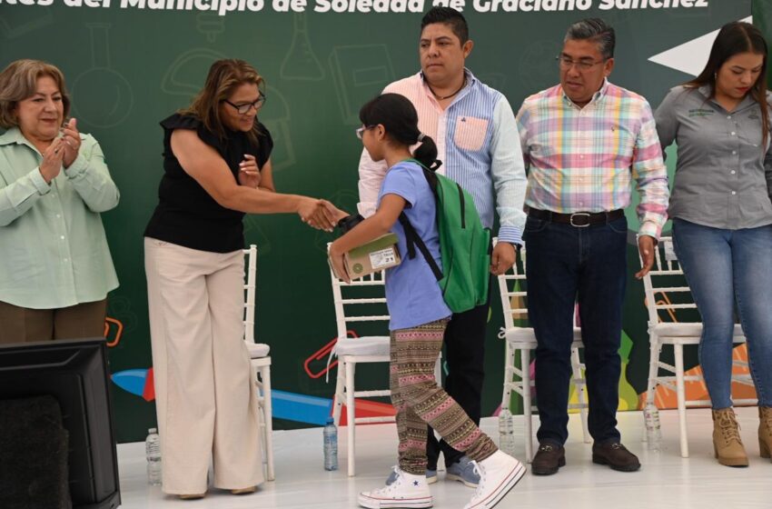  Gobernador lanza programa “Apoyos Escolares” para facilitar el regreso a clases