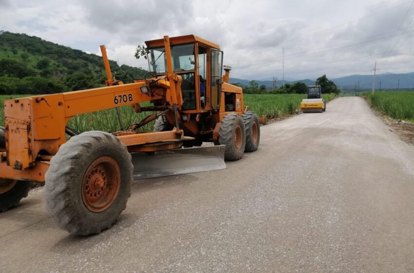  Rehabilitación del camino a Tambaca en Tamasopo impulsa desarrollo regional