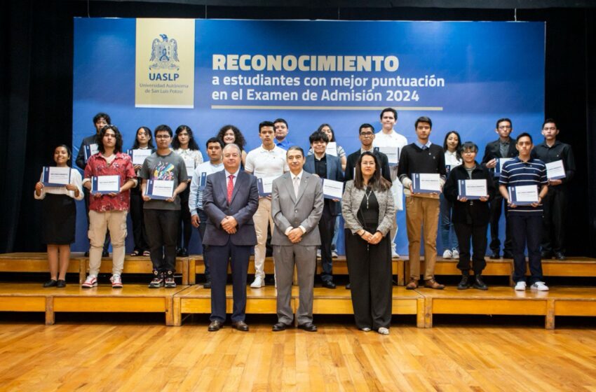  UASLP Celebra el Alto Rendimiento de sus Nuevos Estudiantes en la Ceremonia de Reconocimiento