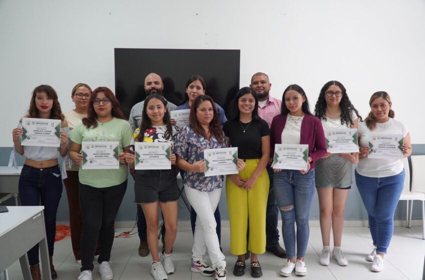  Inpojuve Celebra la Graduación de Jóvenes en Programa de Inglés con Becas Completas