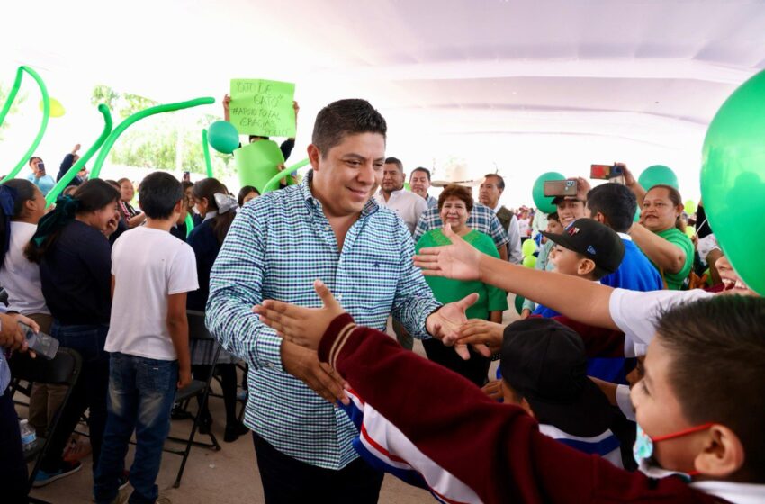  Niños y niñas de Villa de Reyes inician clases con nuevos útiles escolares y zapatos