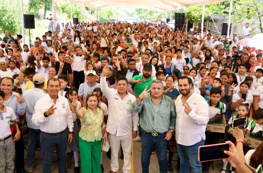  Ricardo Gallardo impulsa la educación en Ciudad Valles con entrega de apoyos escolares