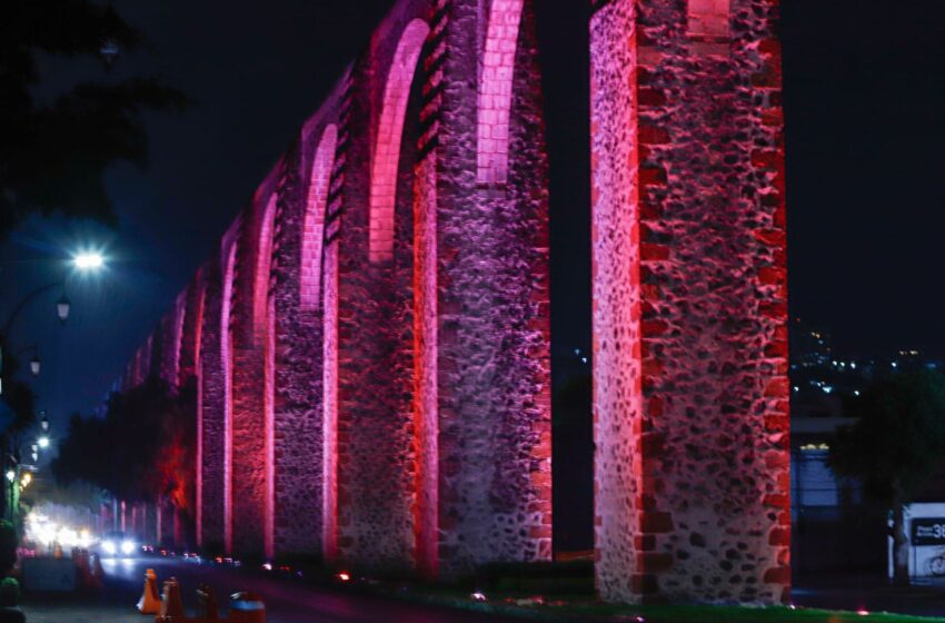  Luces que cuentan historia: Inauguran nueva iluminación en Los Arcos de Querétaro