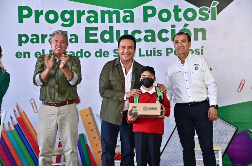  Familias de salinas reciben más apoyo con programa potosí para la educación