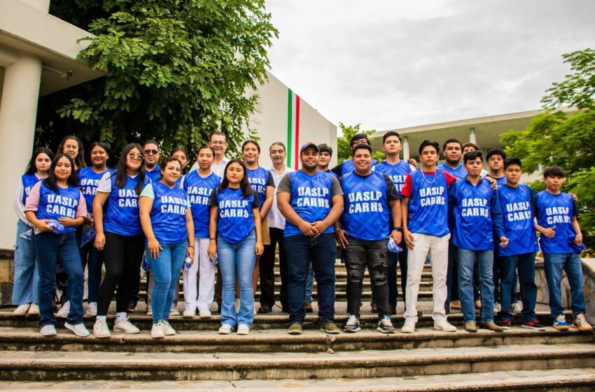  Estudiantes de Básquetbol de la UASLP Campus Tamazunchale Reciben Nuevos Uniformes