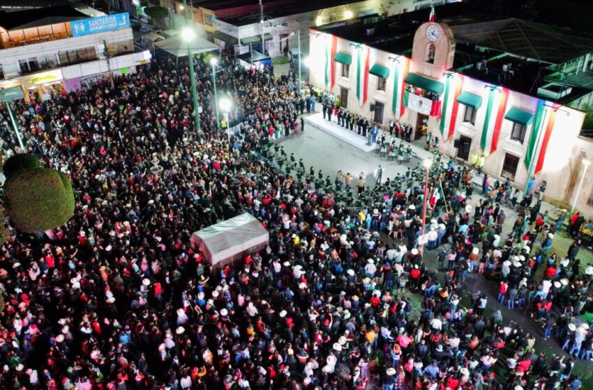  Con gran espíritu patriótico, alcaldesa de Soledad da el grito de independencia