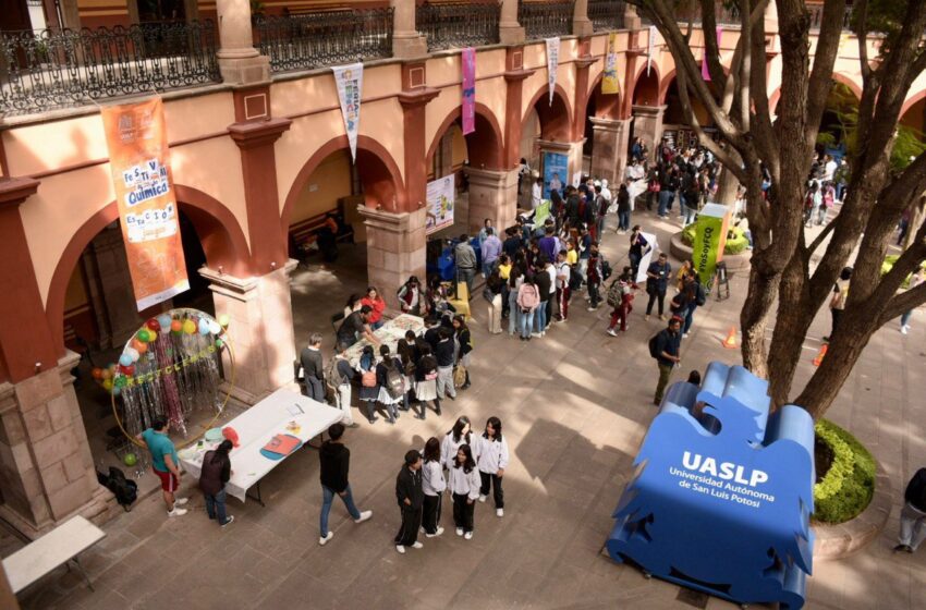  Con emoción e interés, más de mil jóvenes asisten a la Feria de Ciencia UASLP