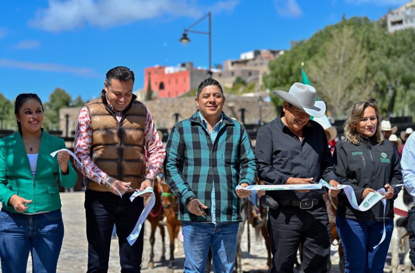  Entrega Ricardo Gallardo nueva plaza de acceso a Real de Catorce