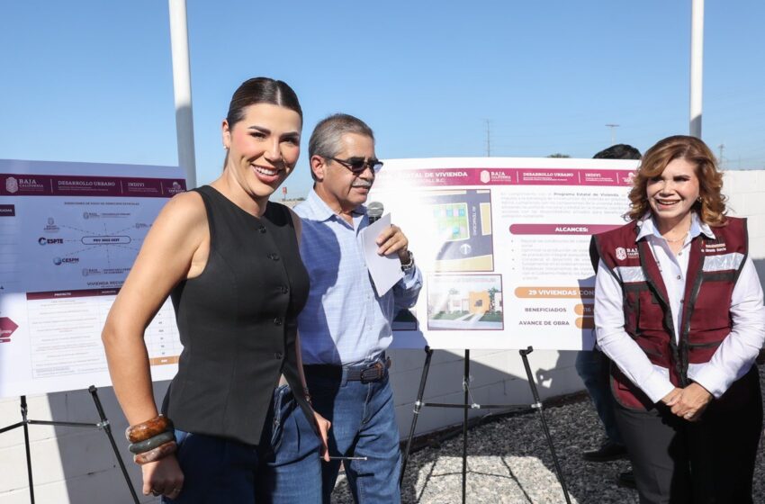  Gobernadora Marina del Pilar entrega nuevo hogar a familias necesitadas en Mexicali