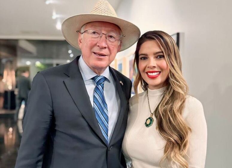  Ruth González y Ken Salazar fortalecen cooperación en seguridad y relaciones bilaterales