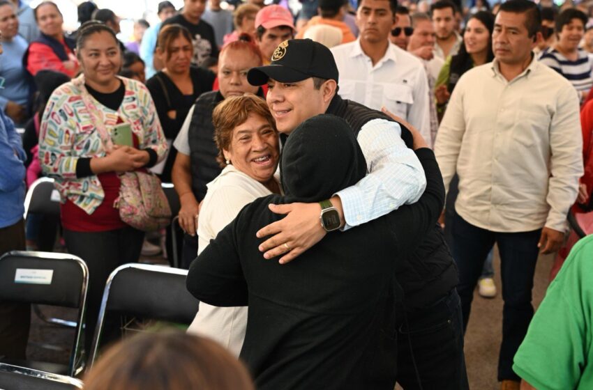  Ricardo Gallardo entrega apoyos alimentarios a familias de la General I. Martínez