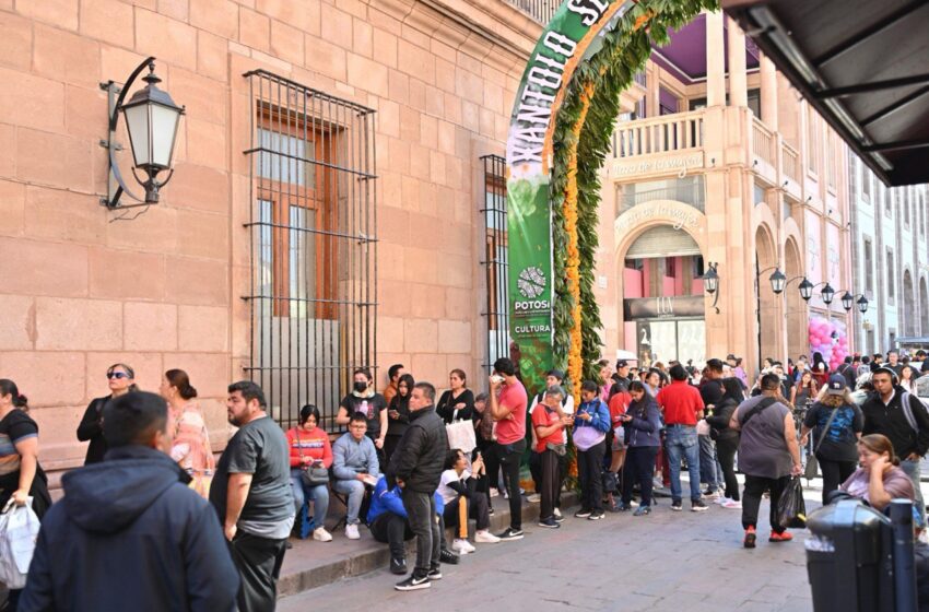  De Plaza a Plaza: Fans de Luis Miguel abarrotan la fila para boletos gratuitos en San Luis Potosí