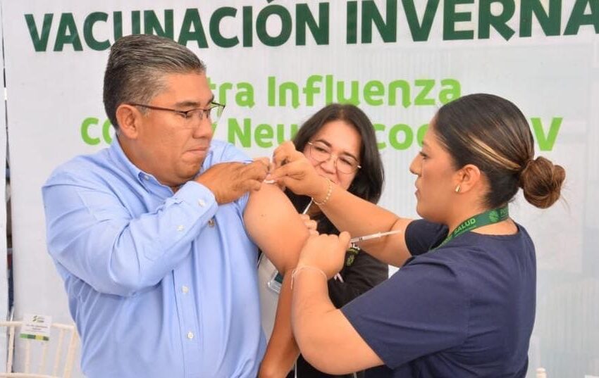  Alcalde Juan Manuel Navarro arranca campaña de vacunación invernal en Soledad; aplicarán hasta 120 mil dosis