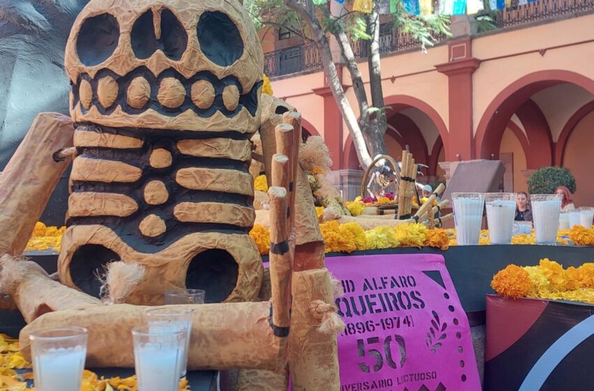  UASLP conmemora a David Alfaro Siqueiros con Altar de Muertos en el Edificio Central