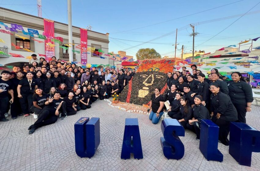  Estudiantes de Gastronomía de la UASLP Crean Monumental Máscara De Pan