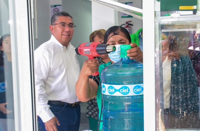  Alcalde Juan Manuel Navarro inaugura purificadora gratuita en Hogares Obreros