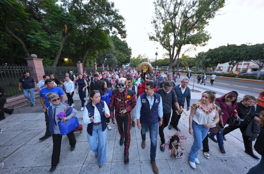  Felifer Macías inaugura el Festival de Día de Muertos en Querétaro con tributo a la tradición y a la memoria de héroes caídos