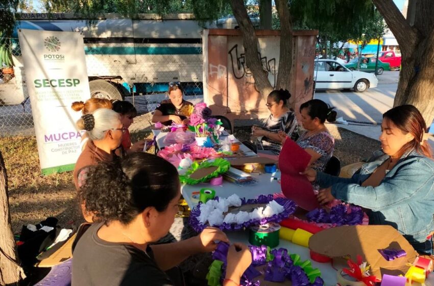  Gobierno estatal impulsa autonomía financiera de mujeres Mucpaz con talleres de manualidades