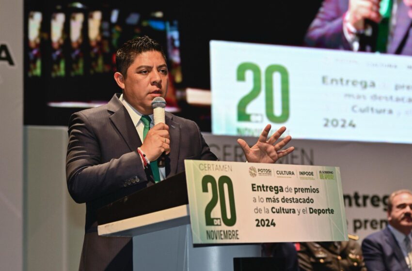  Ricardo Gallardo entrega Premios Culturales y Deportivos 20 de Noviembre en San Luis Potosí