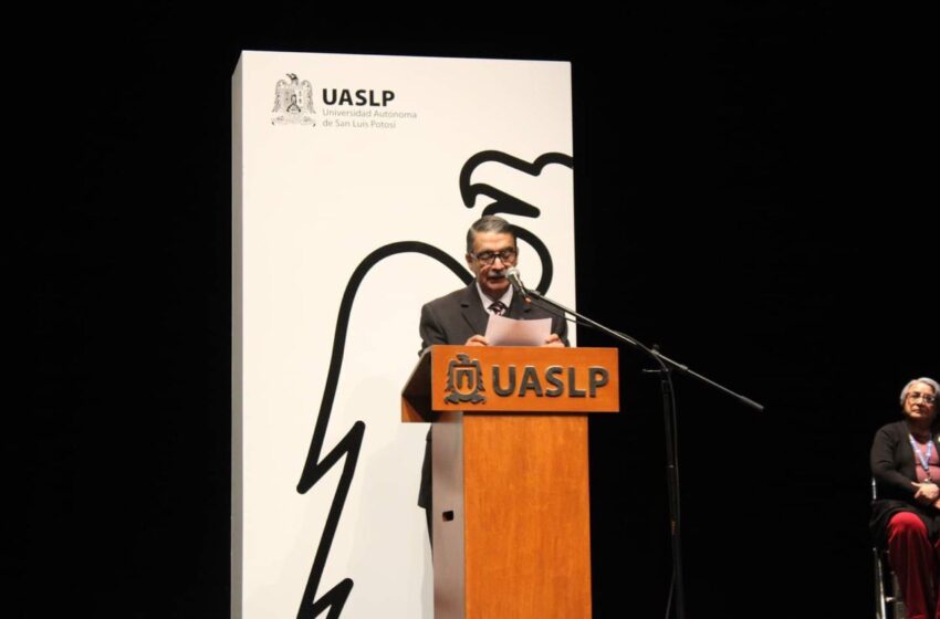  UASLP reconoce a 462 estudiantes por su excelencia académica en ceremonia solemne