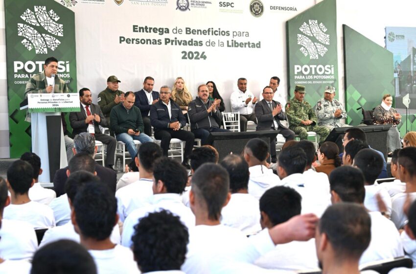  Ricardo Gallardo entrega preliberaciones a 200 personas privadas de su libertad en San Luis Potosí