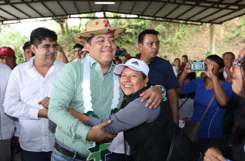  Potosinos aplauden programas sociales y obras de Ricardo Gallardo en la Huasteca