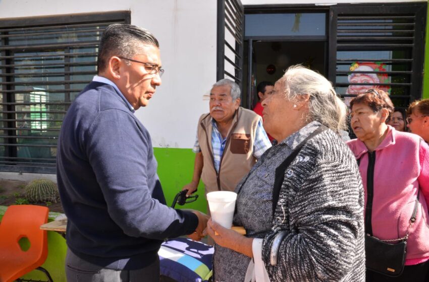  Entrega Juan Manuel Navarro Apoyos Económicos A Adultos Mayores En Soledad