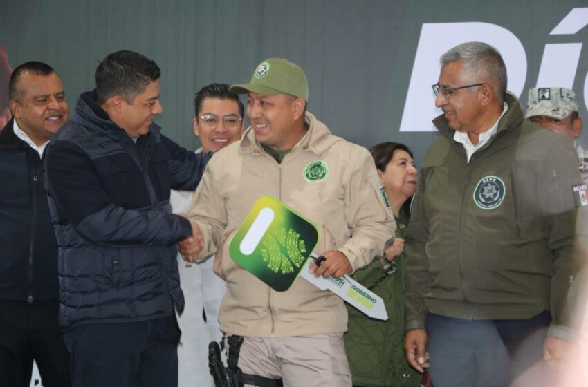  Ricardo Gallardo destaca la labor y valentía de policías en su día