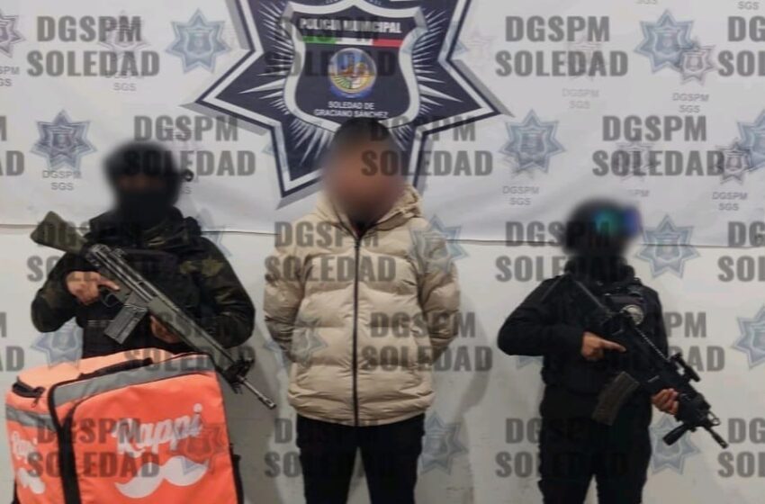  Policías De Soledad Aseguran 40 Dosis De Enervantes A Repartidor De Plataforma