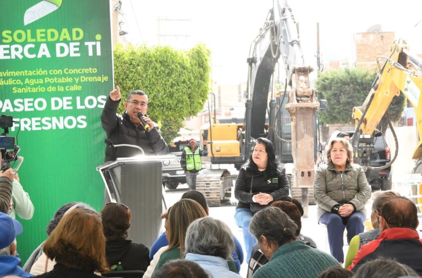  Alcalde Juan Manuel Navarro arranca nueva obra de pavimentación en Soledad