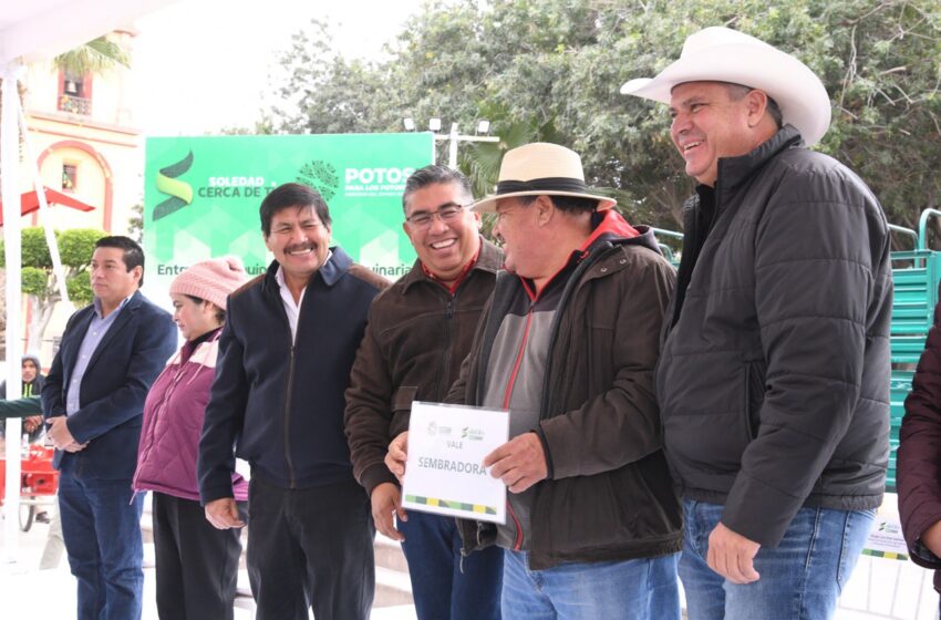  Alcalde Juan Manuel Navarro Entrega Equipamiento Y Herramientas Agrícolas A Productores Soledenses