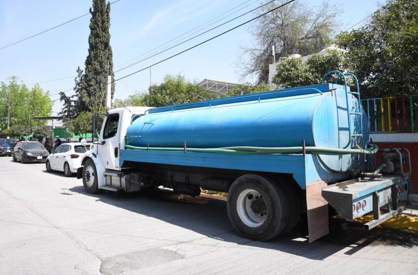  Ayuntamiento de Soledad brinda apoyo con agua a jardín de niños “Gloria Lozano”